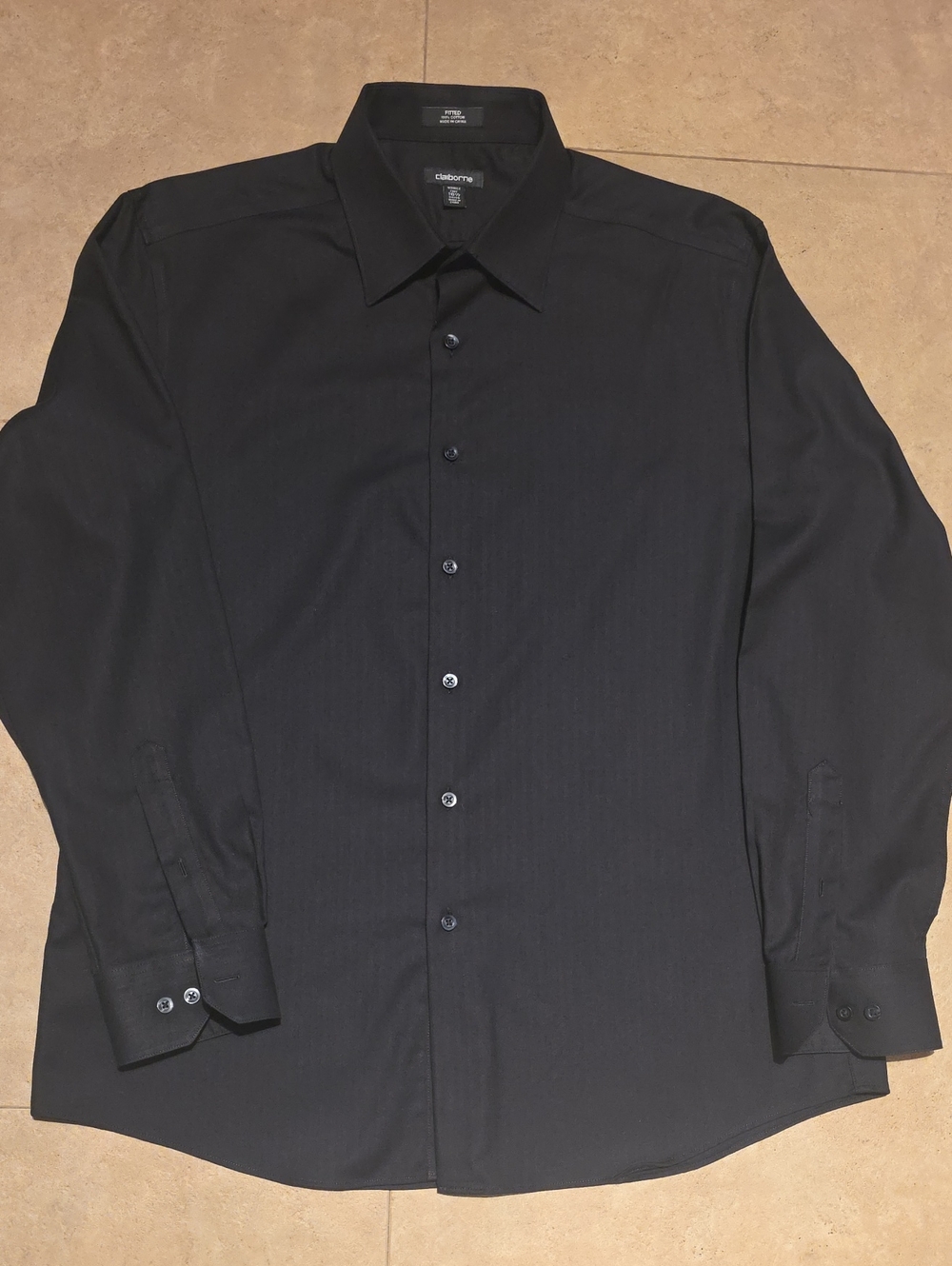Claiborne Men's Black Long Sleeve Dress Shirt - Solid. Fitted Size 16½ 34/35
